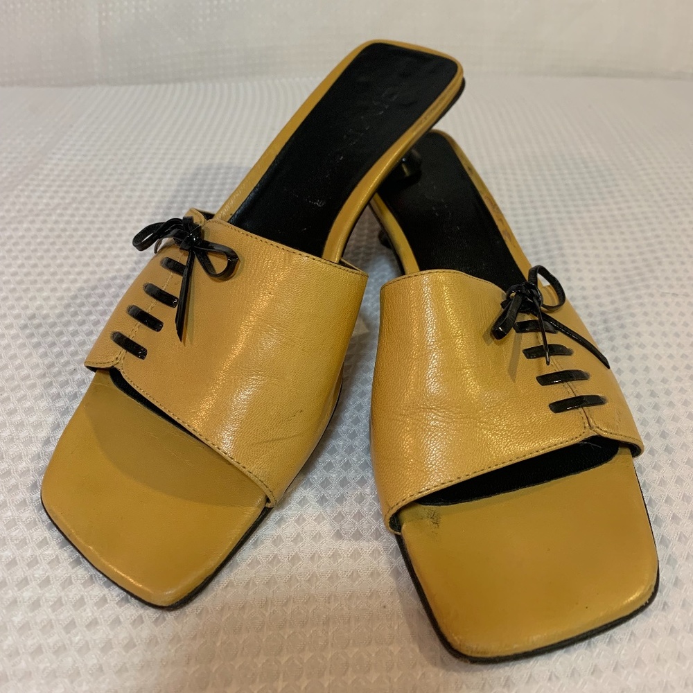 Divina Italian sandals with cute heel Sz ~6